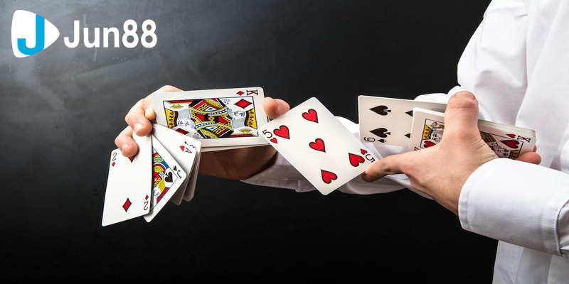 Cách Xào Bài Gian Lận Với Kỹ Thuật Xào Bài Hindu Shuffle 4 Cách xào bài gian lận Hindu Shuffle có khả năng kiểm soát vị trí các lá bài