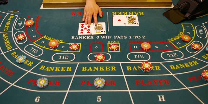Kỹ thuật canh bài Baccarat – Cách soi cầu chính xác 2 Cấu trúc chia bài và quy luật của trò Baccarat như thế nào?